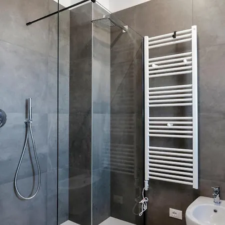 Relax Luxury Sirmio - Elegante Trilocale Con Piscina A アパート *