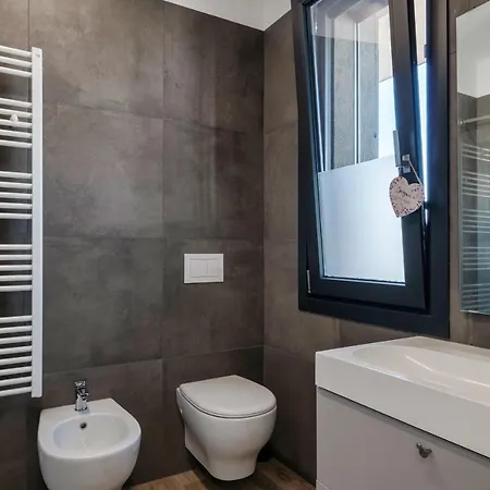 アパート Relax Luxury Sirmio - Elegante Trilocale Con Piscina A シルミオーネ