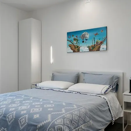 Relax Luxury Sirmio - Elegante Trilocale Con Piscina A アパート *